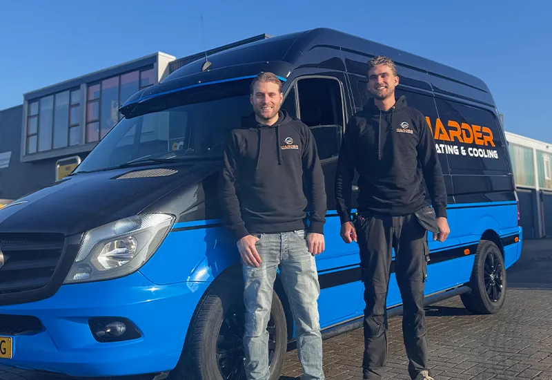 Halve wrap op een Mercedes Sprinter van Harder Heating